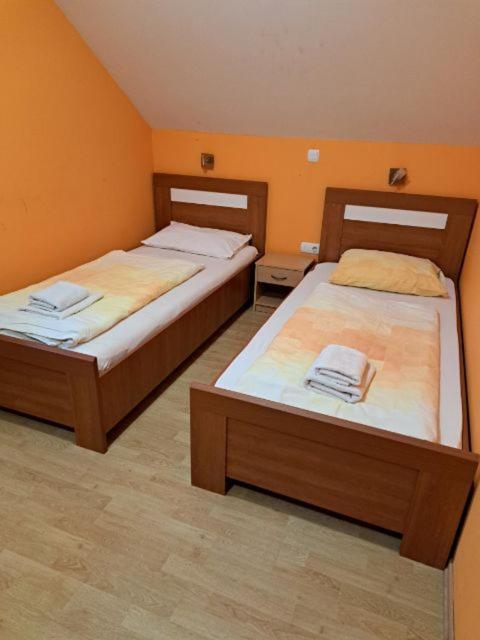 Guest House Pri Treh Lipah Ptuj Buitenkant foto