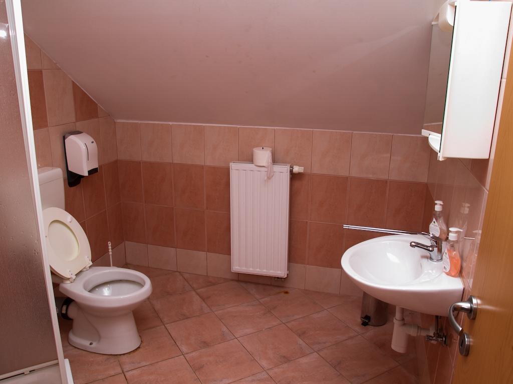 Guest House Pri Treh Lipah Ptuj Buitenkant foto