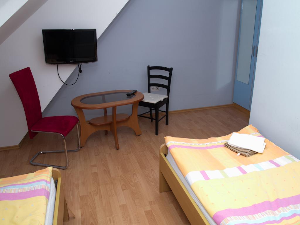 Guest House Pri Treh Lipah Ptuj Buitenkant foto