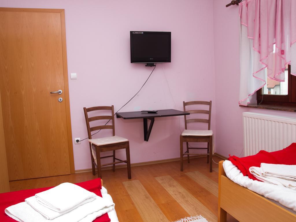 Guest House Pri Treh Lipah Ptuj Buitenkant foto