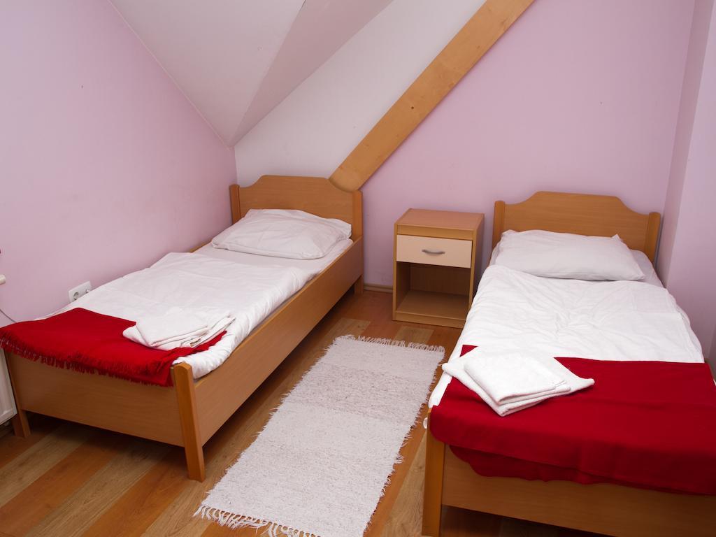 Guest House Pri Treh Lipah Ptuj Buitenkant foto